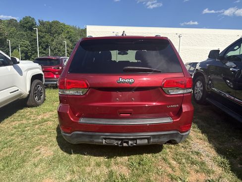 Used 2014 Jeep Grand Cherokee Laredo w/ 18" Wheel & 8.4" Radio Group RWD image 8