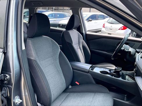 Used 2022 Nissan Rogue S image 9