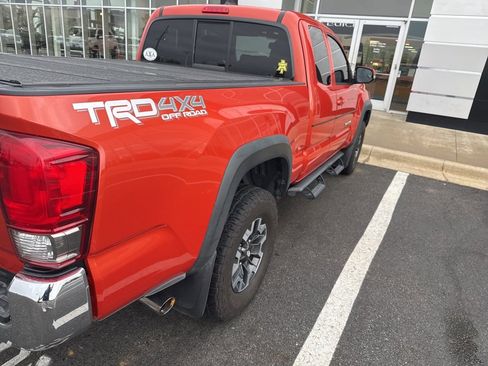Used 2016 Toyota Tacoma TRD Off-Road image 3