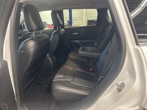 Used 2019 Jeep Cherokee Limited AWD/4WD image 22