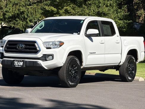 Used 2020 Toyota Tacoma SR5 AWD/4WD image 8
