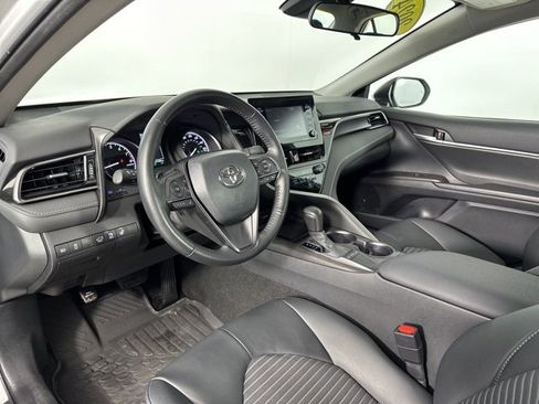 Used 2024 Toyota Camry SE image 12