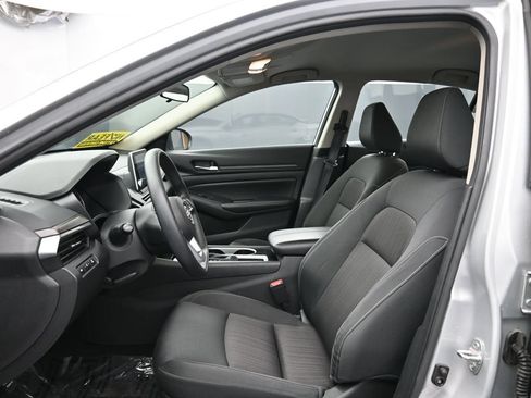 Used 2024 Nissan Altima 2.5 SV FWD image 18
