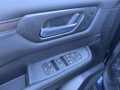 New 2025 Nissan Armada SL w/ Captain's Chari Seat Package image 22