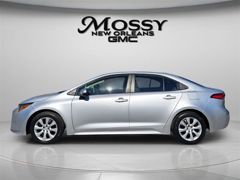 Used 2021 Toyota Corolla LE image 8