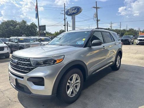 Certified 2021 Ford Explorer XLT RWD image 3