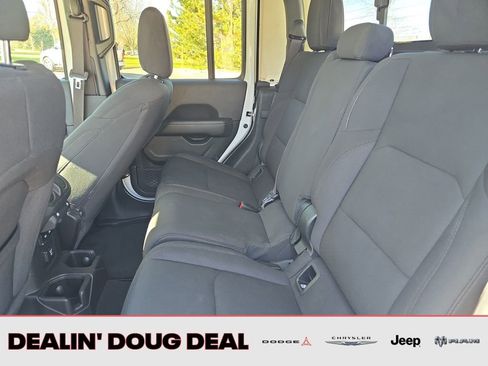 Used 2023 Jeep Gladiator Overland image 26