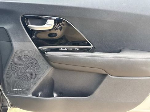 Used 2022 Kia Niro Touring Special Edition FWD image 18