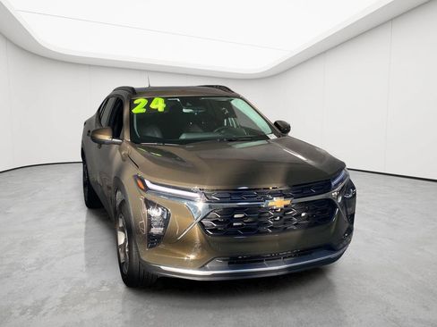 Used 2024 Chevrolet Trax LT w/ Driver Confidence Package FWD image 1