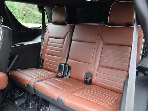 Used 2023 GMC Yukon Denali Ultimate AWD/4WD image 25
