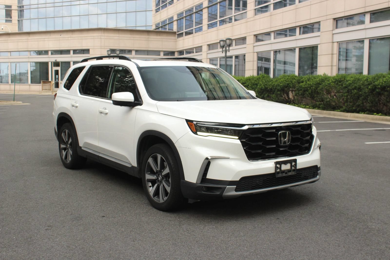 Used 2023 Honda Pilot Elite image 1