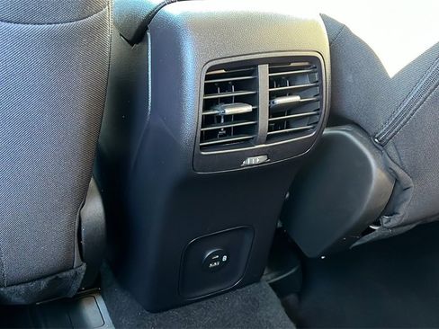 Used 2022 Ford Escape SE w/ SE Sport Appearance Package image 7