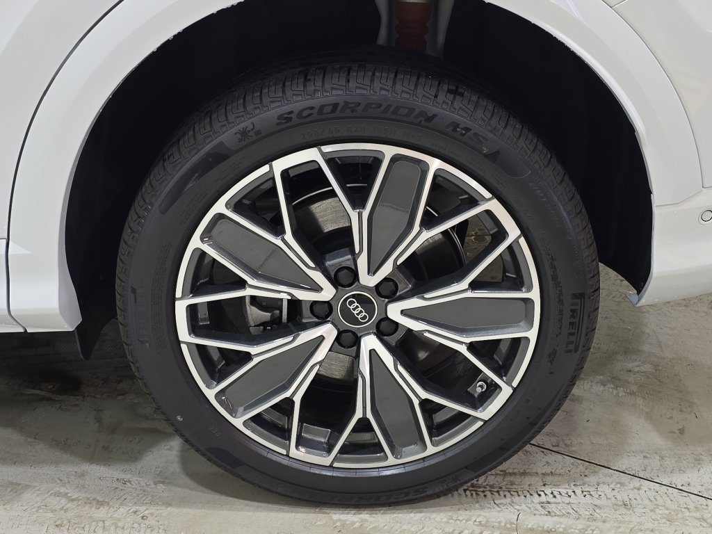 Used 2025 Audi Q5 Premium Plus w/ Premium Plus AWD/4WD image 34