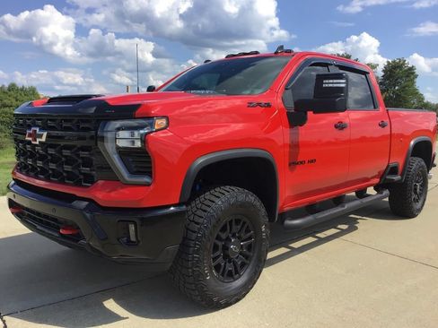 Used 2026 Chevrolet Silverado 2500 ZR2 w/ LPO, Dark Essentials Package AWD/4WD image 3