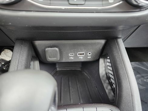 Used 2023 Chevrolet TrailBlazer LT w/ Sun and Liftgate Package AWD/4WD image 10
