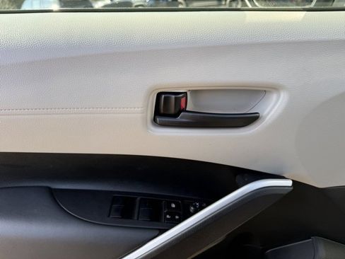 Used 2025 Toyota Corolla Cross L image 15