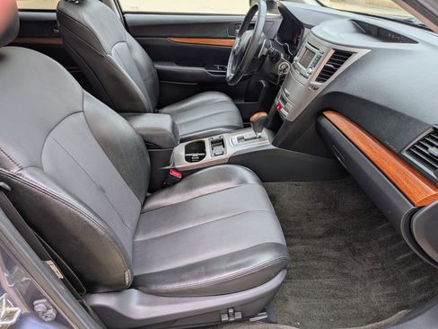 Used 2013 Subaru Outback 2.5i Limited AWD/4WD image 9