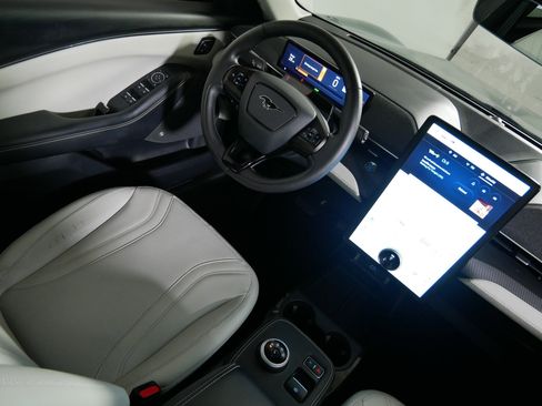 Used 2021 Ford Mustang Mach-E Premium image 9