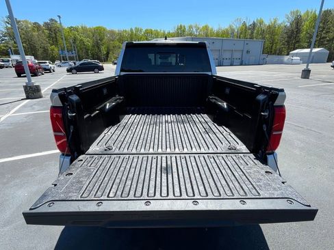 Used 2024 Toyota Tacoma SR5 AWD/4WD image 12