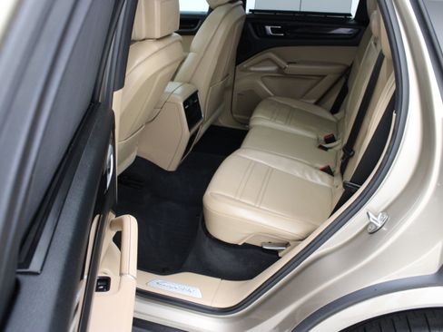 Used 2019 Porsche Cayenne AWD/4WD image 31