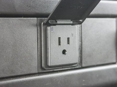 Used 2022 Chevrolet Express 3500 w/ Driver Convenience Package image 25