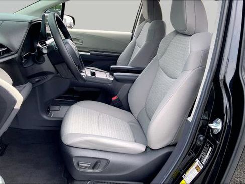 Certified 2024 Toyota Sienna LE FWD image 8