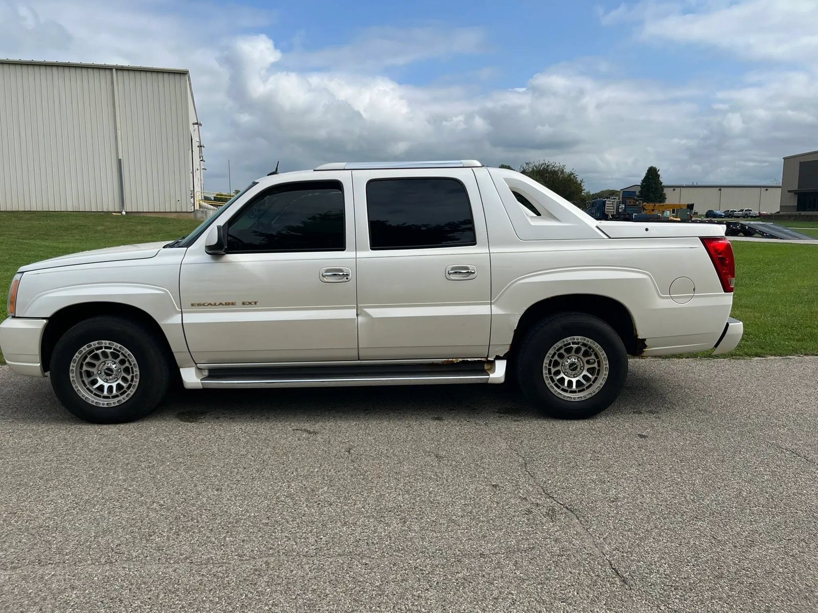 Used 2004 Cadillac Escalade EXT AWD/4WD image 8