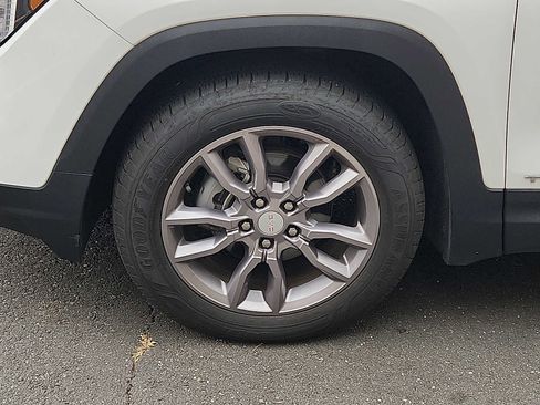 Used 2023 GMC Terrain SLT image 8