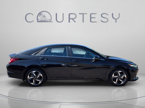 Certified 2023 Hyundai Elantra Limited FWD image 6