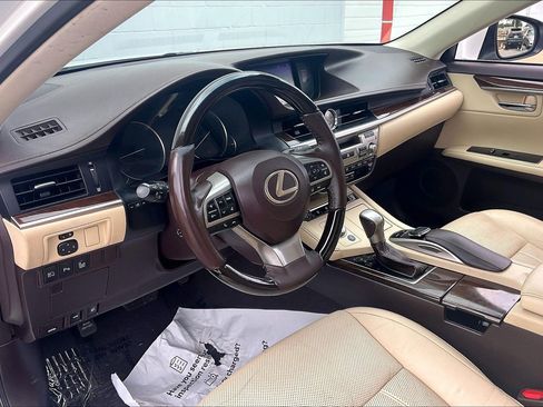 Used 2018 Lexus ES 350 w/ Luxury Package w/Wood Trim FWD image 18