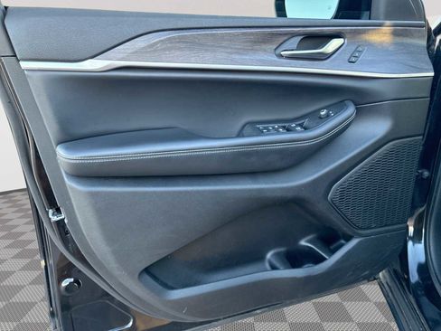 Used 2023 Jeep Grand Cherokee Limited image 23