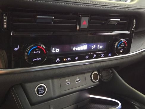 Used 2023 Nissan Rogue Platinum FWD image 23