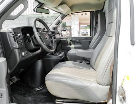 Used 2019 GMC Savana 3500 w/ Power Convenience Package image 4