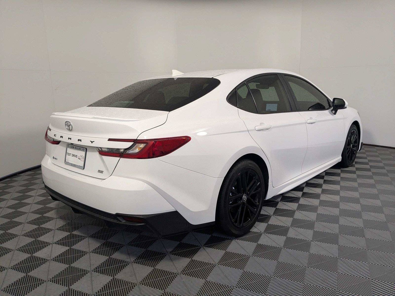 Used 2026 Toyota Camry SE w/ Convenience Package FWD image 5