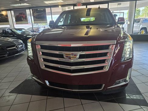 Used 2019 Cadillac Escalade Premium Luxury AWD/4WD image 3