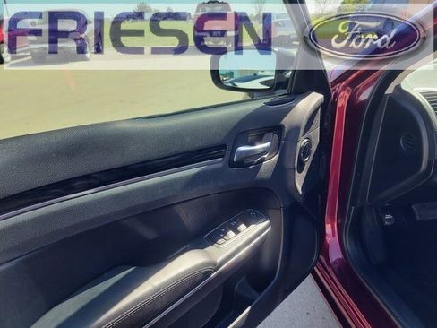 Used 2018 Chrysler 300 Touring w/ Sport Appearance Package image 7