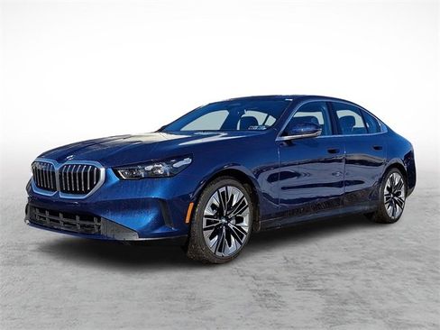 Certified 2025 BMW 530i xDrive w/ Premium Package image 1
