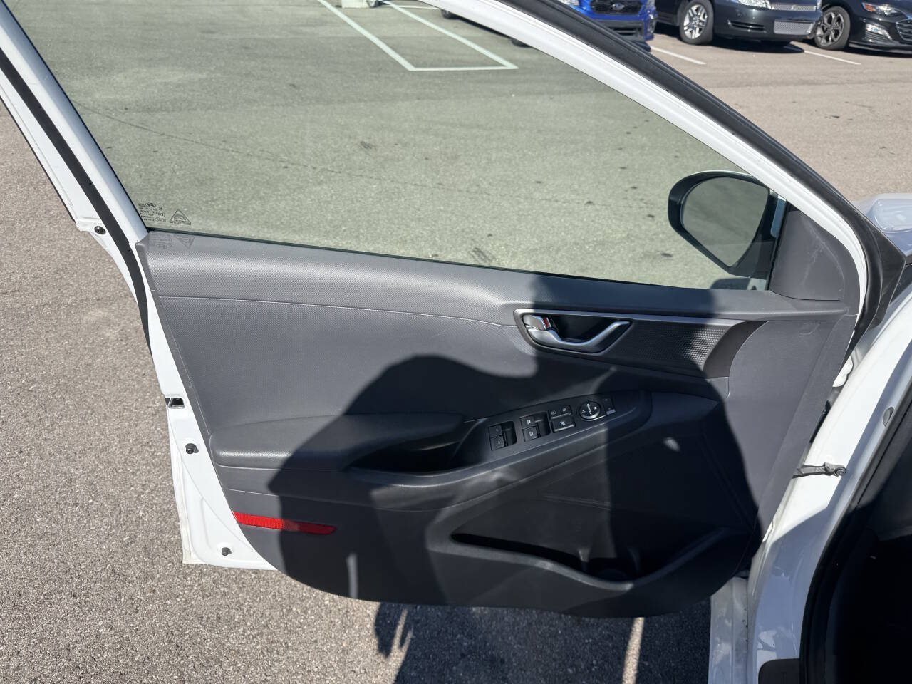 Used 2020 Hyundai Ioniq SEL FWD image 17
