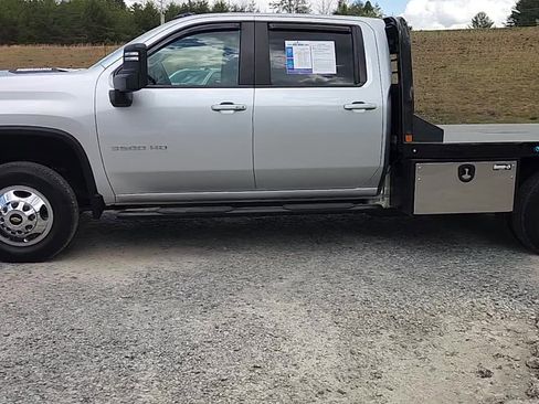 Used 2022 Chevrolet Silverado 3500 LT w/ Convenience Package AWD/4WD image 3