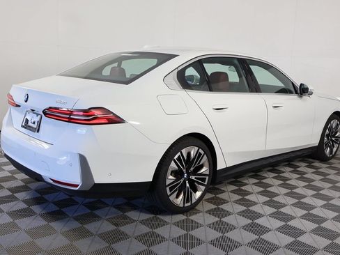 Used 2025 BMW 530i w/ Premium Package RWD image 4