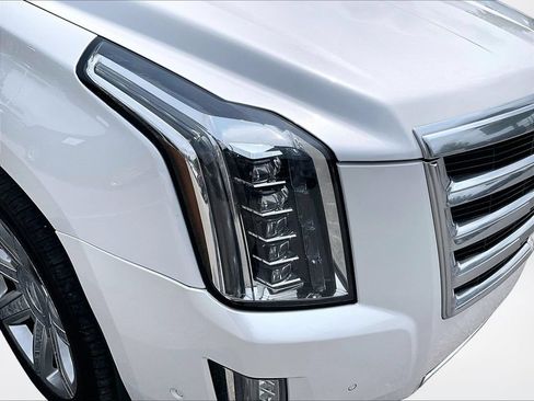 Used 2018 Cadillac Escalade Premium Luxury AWD/4WD image 31