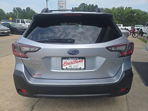 Used 2023 Subaru Outback Premium AWD/4WD image 10