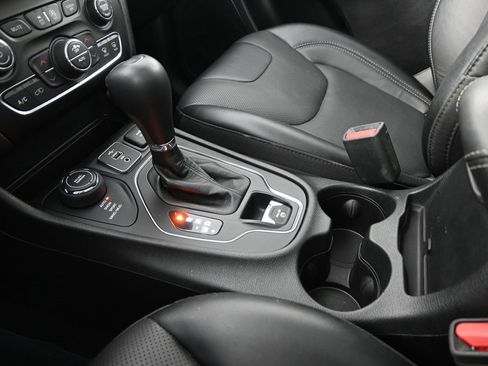 Used 2022 Jeep Cherokee Latitude Lux w/ Sun & Sound Group image 32