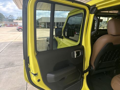 Used 2022 Jeep Wrangler Unlimited Rubicon w/ Steel Bumper Group image 21