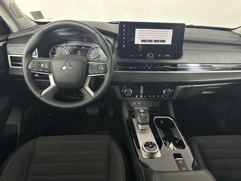 Used 2025 Mitsubishi Outlander SE AWD/4WD image 24