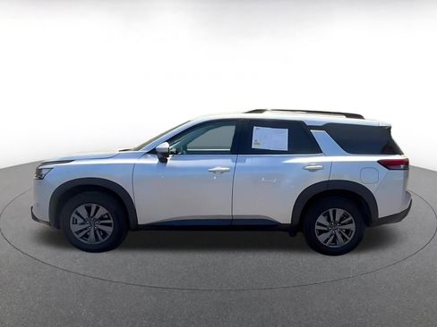 Used 2025 Nissan Pathfinder SV image 9