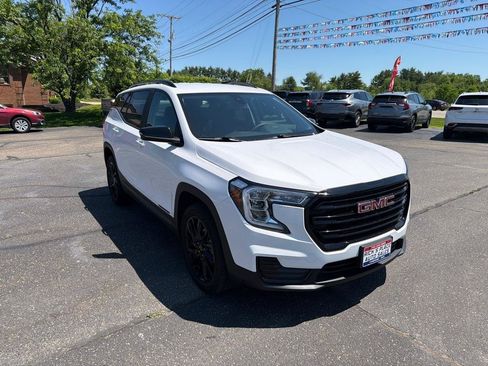 Used 2024 GMC Terrain SLE w/ Driver Convenience Package AWD/4WD image 7