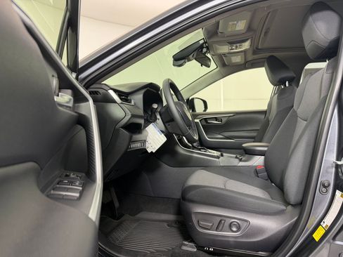 Certified 2025 Toyota RAV4 XLE w/ Convenience Package image 4