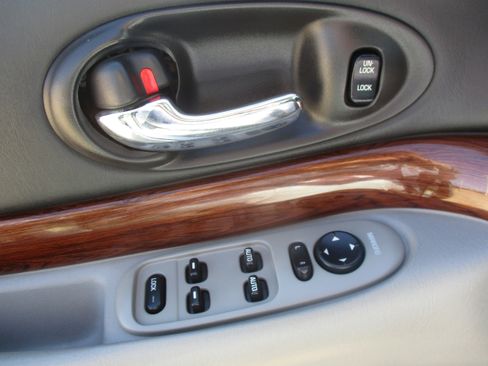 Used 2005 Buick Le Sabre Custom w/ Wheel And Sound Package FWD image 18