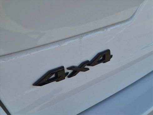 Used 2023 Jeep Grand Cherokee Altitude AWD/4WD image 9
